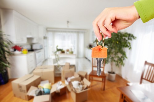 Office relocation planning in a French city with packing and transport preparation