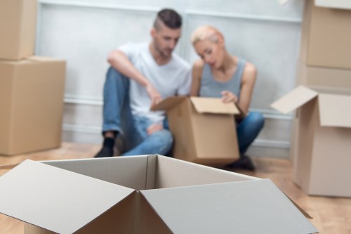 Commercial office move coordination in France with labels and loading process