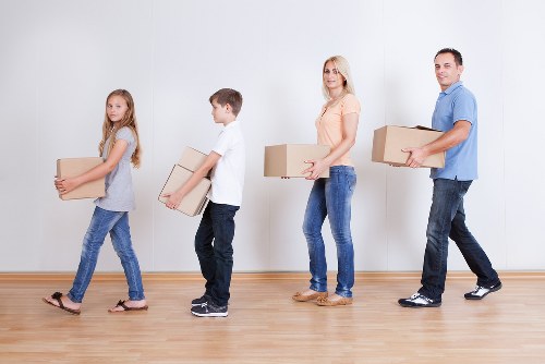 Apartment move with careful handling in a French city building